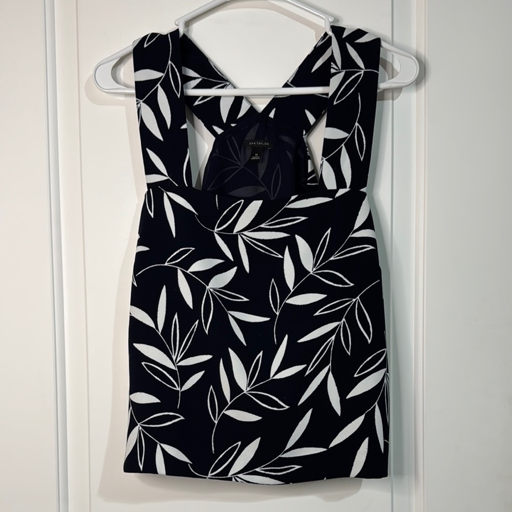 Ann Taylor Set Top & Pants Navy and White Leaf Pattern Medium & 2P